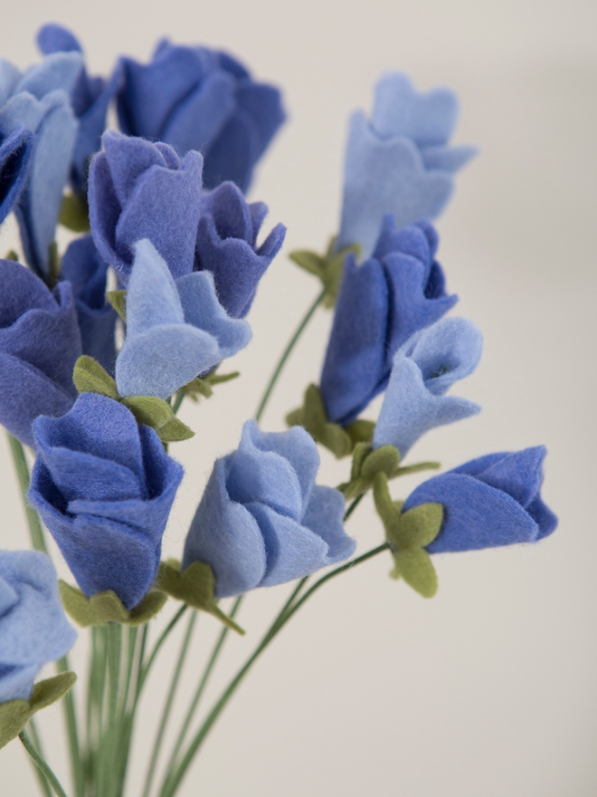 Learn how to make your own felt sweet pea flowers!