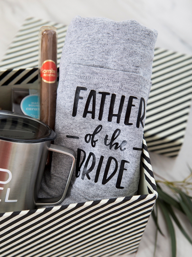 Look at this awesome DIY Fathers wedding day gift box!