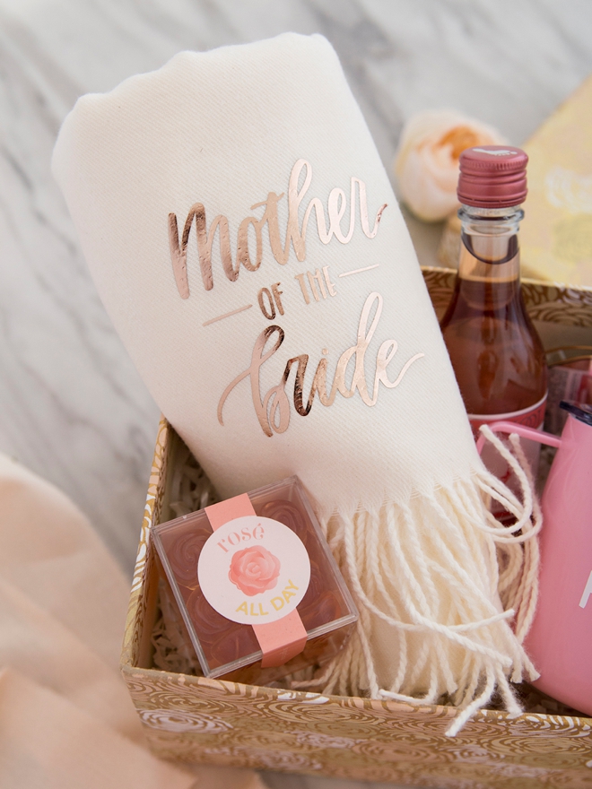Personalize your own Mom and Dad wedding day gifts with Cricut!