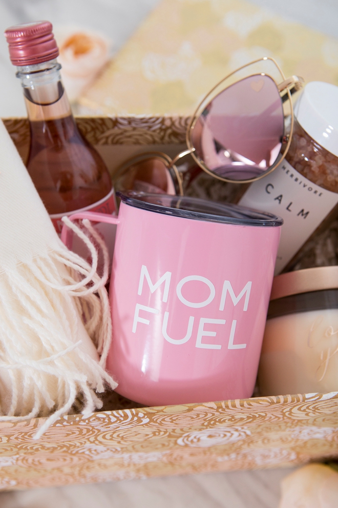 Look at this adorable DIY Mothers day wedding gift box!