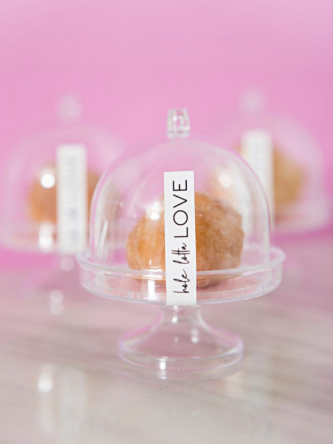 Give your wedding guests donut hole favors inside these mini cake stands!