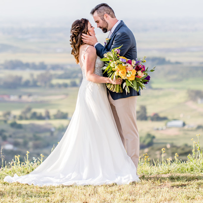 We're loving this gorgeous styled barn shoot on the blog now!