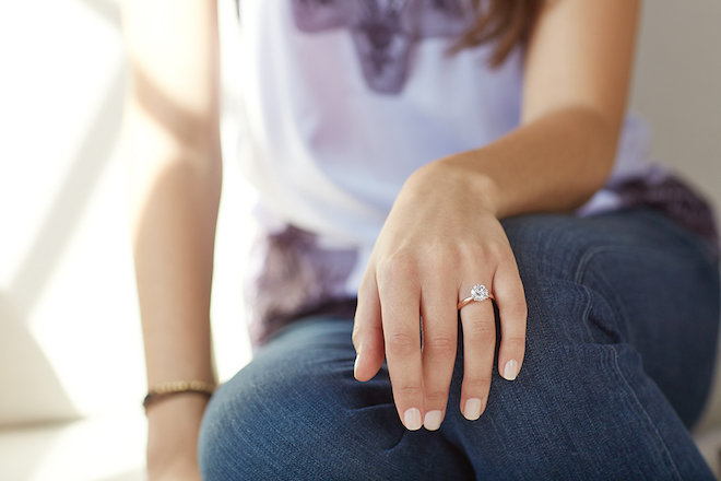 Trying to pick the perfect engagement ring? Check out this awesome guide on how to pick a unique wedding ring. #proposal