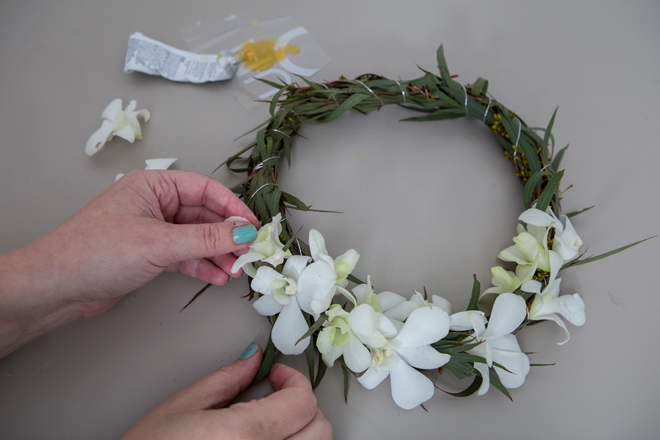 Making flower crowns is easier than you think, here's how!
