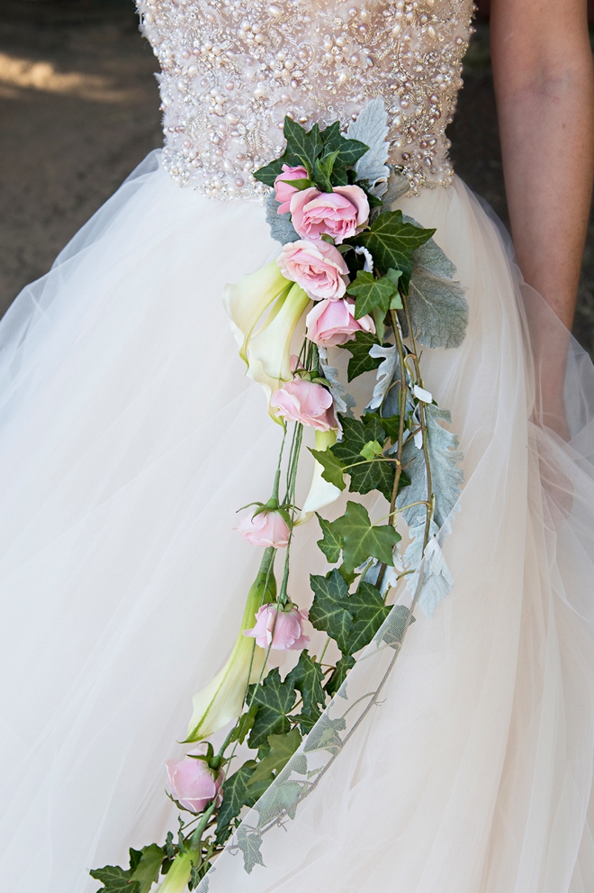 This DIY cascading hip bouquet is absolutely gorgeous!