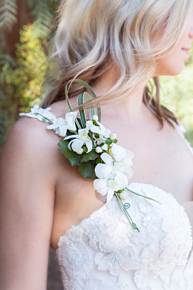 This DIY shoulder wedding bouquet is just lovely!