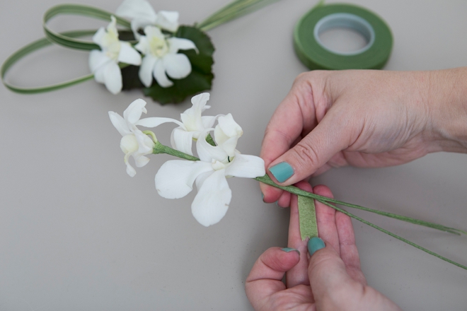 This DIY shoulder wedding bouquet is just lovely!