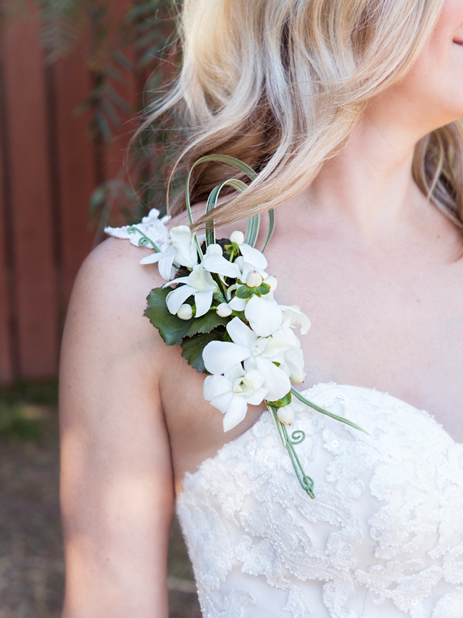This DIY shoulder wedding bouquet is just lovely!