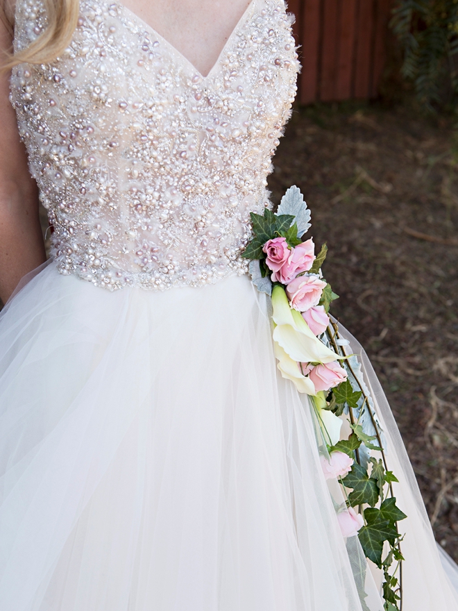 This DIY cascading hip bouquet is absolutely gorgeous!