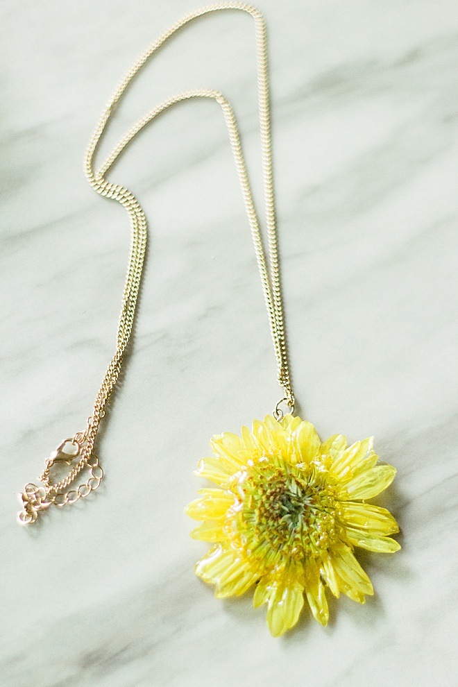 DIY Beautiful Pressed Wedding Flower Resin Necklace