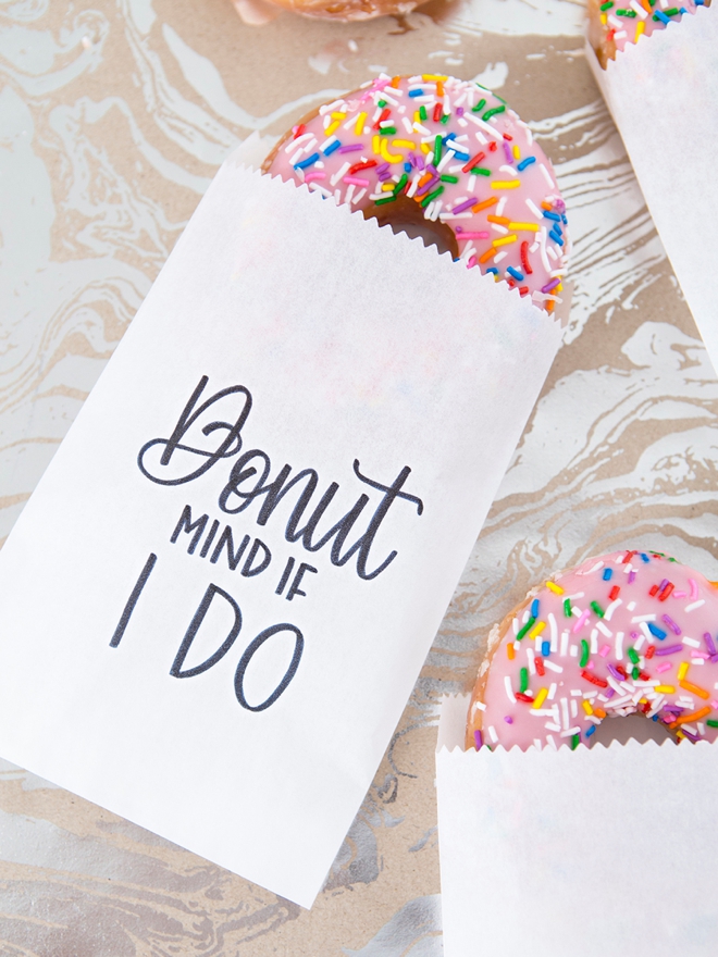 Print your own Donut Mind If I Do favor bags!