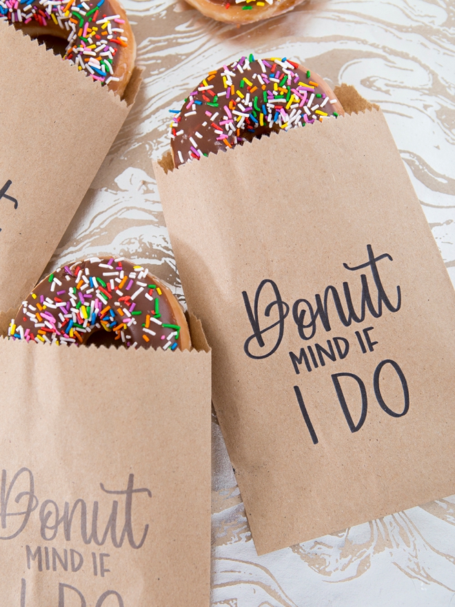 Print your own Donut Mind If I Do favor bags!