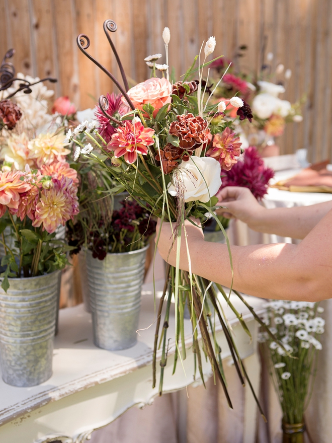 How to create a stunning fall flower bouquet bar!
