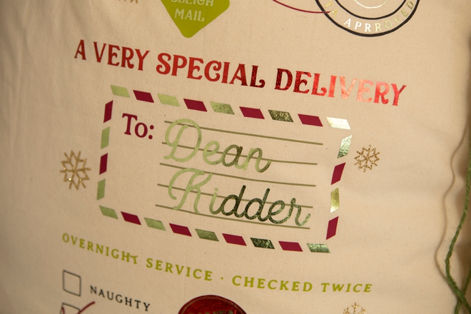 OMG, these DIY personalized Santa bags are just too cute!