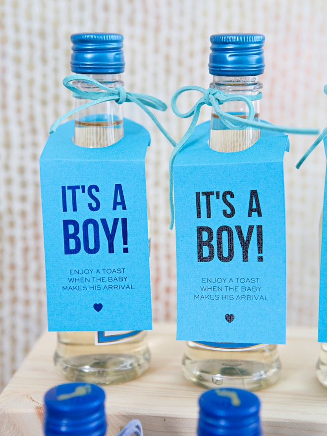 These DIY It's a Boy mini wine favors are the cutest!