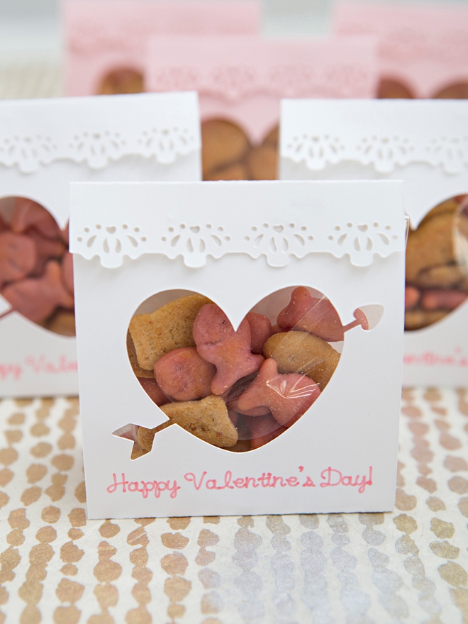 Make these adorable Valentine treat pouches for the classroom!