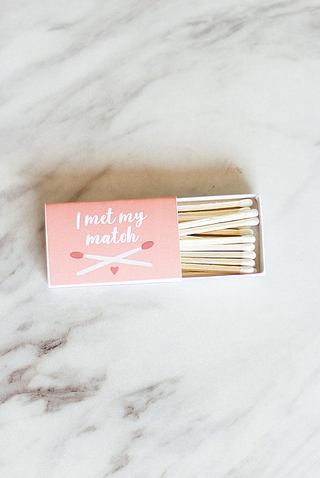 Have you met your match? Make these adorable match wedding favors with a FREE printable on the blog!