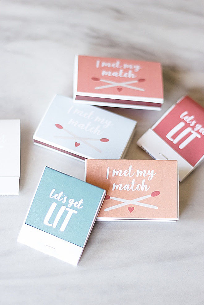 Have you met your match? Make these adorable match wedding favors with a FREE printable on the blog!