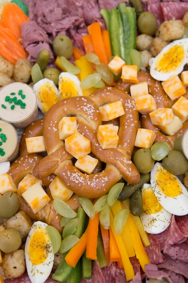 How To Make A St.Patricks Day Snack Board In Under 30 Minutes