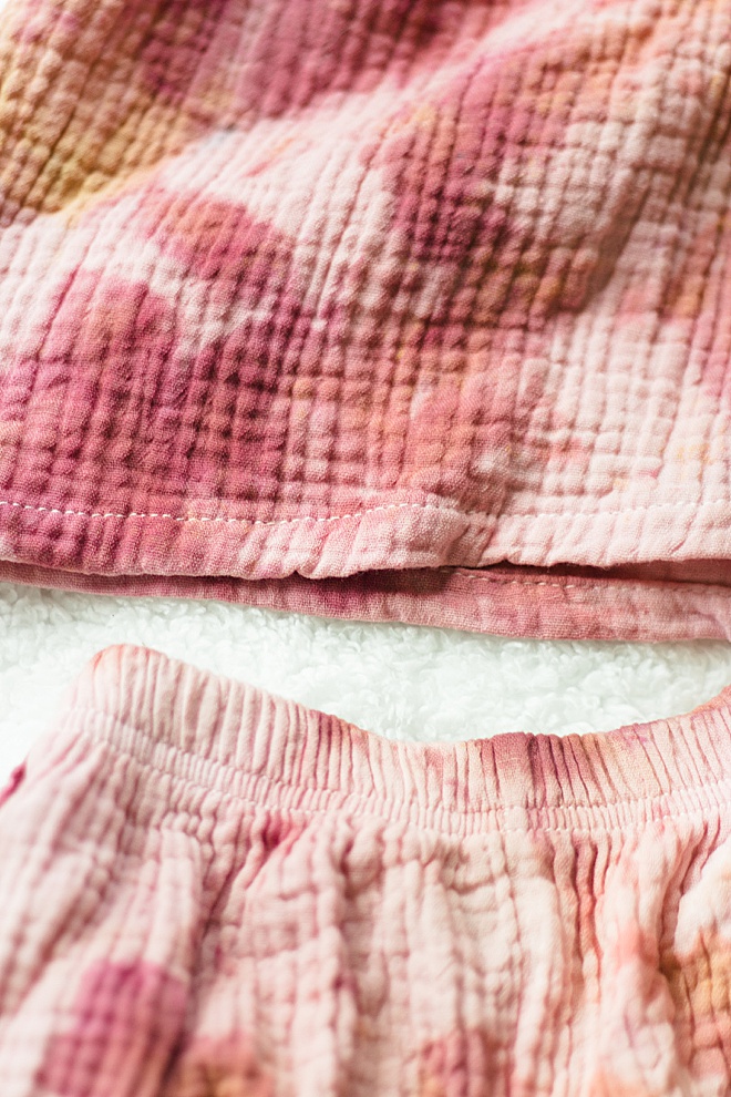 Try this super fun summer tie-dye tutorial with Rit Dye and some adorable baby clothes! Add ice over your scrunched baby clothes and sprinkle on powder dye!