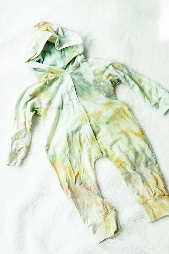 Ice dye baby! Get outside this summer and ice dye with us