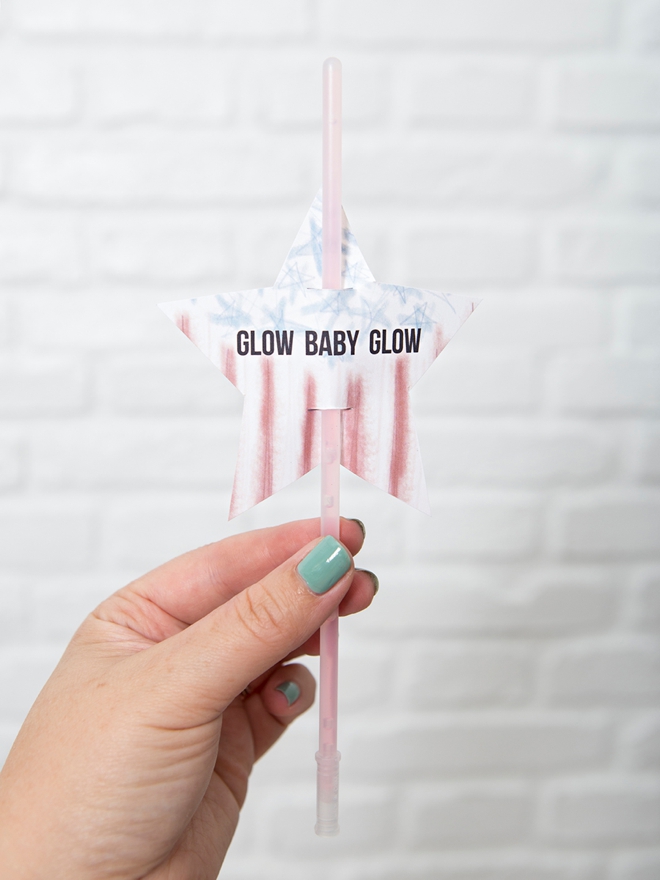 Free printable glow stick tags for 4th of July!