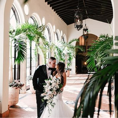 OMG. We are in love with this stunning handmade wedding full of glam and details! Don't miss it!