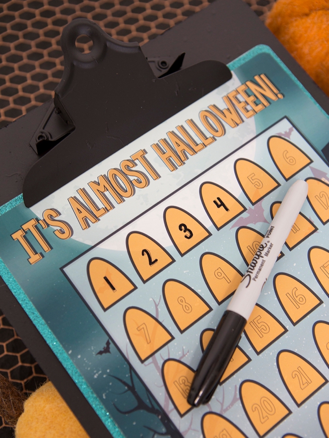 Print your own adorable Halloween countdown calendar!