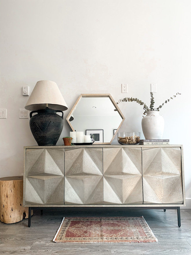 This Restoration Hardware lamp DIY will save you over $800! Kendra Found It made this lamp to look like a Restoration Hardware table lamp and we're here for it. The best part? It's so easy and looks super chic. #crafting #makers #diy #entryway #console