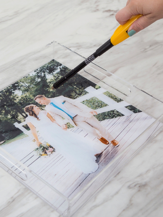 How to make a resin-covered photo tray gift!