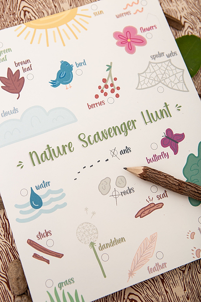 Adorable, free printable nature scavenger hunt game for walks!