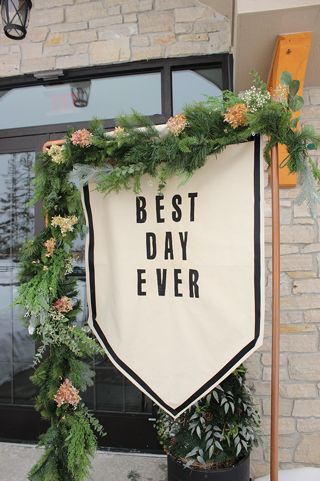 You've gotta see this DIY no-sew over-sized wedding banner!!