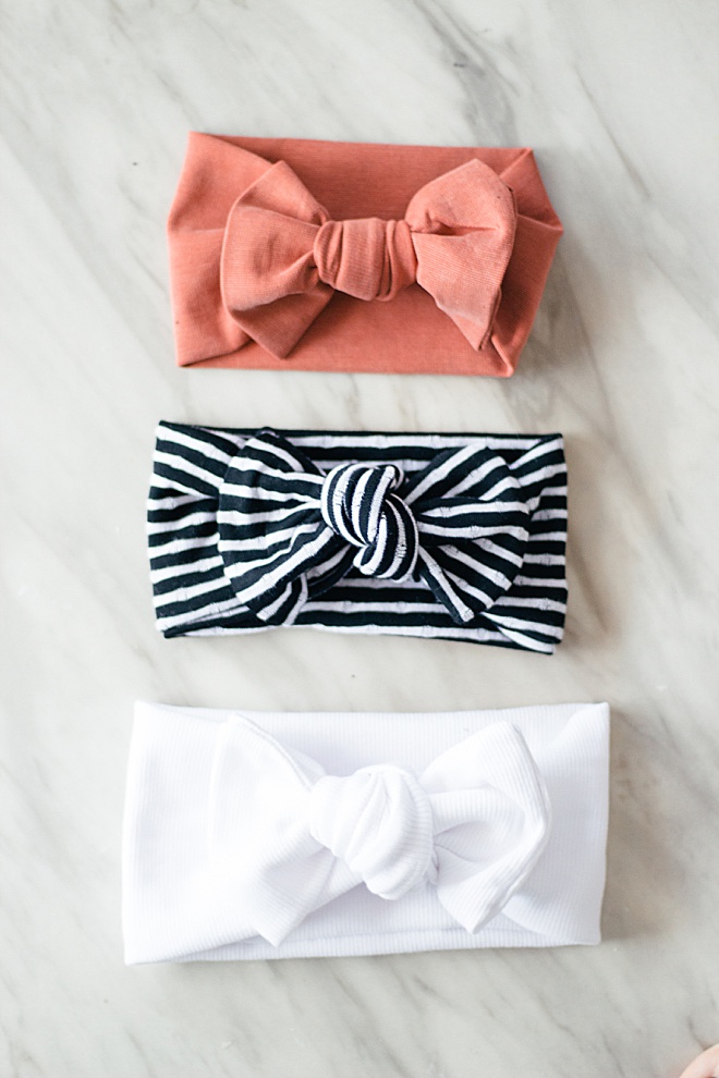 The CUTEST DIY and guess what, it's SO EASY! No-sew baby bows on the site now!
