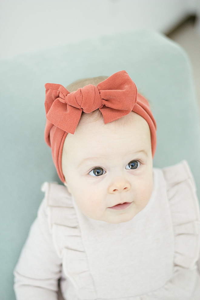The CUTEST DIY and guess what, it's SO EASY! No-sew baby bows on the site now!
