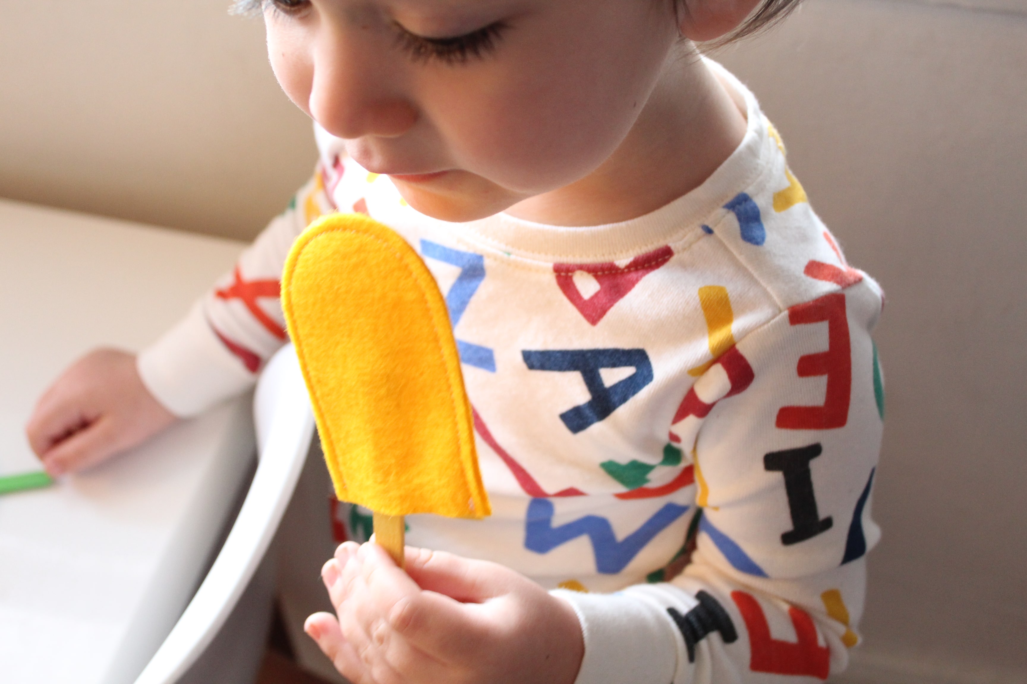 Your little one will have SO much fun learning their colors with this DIY felt popsicle color matching activity!