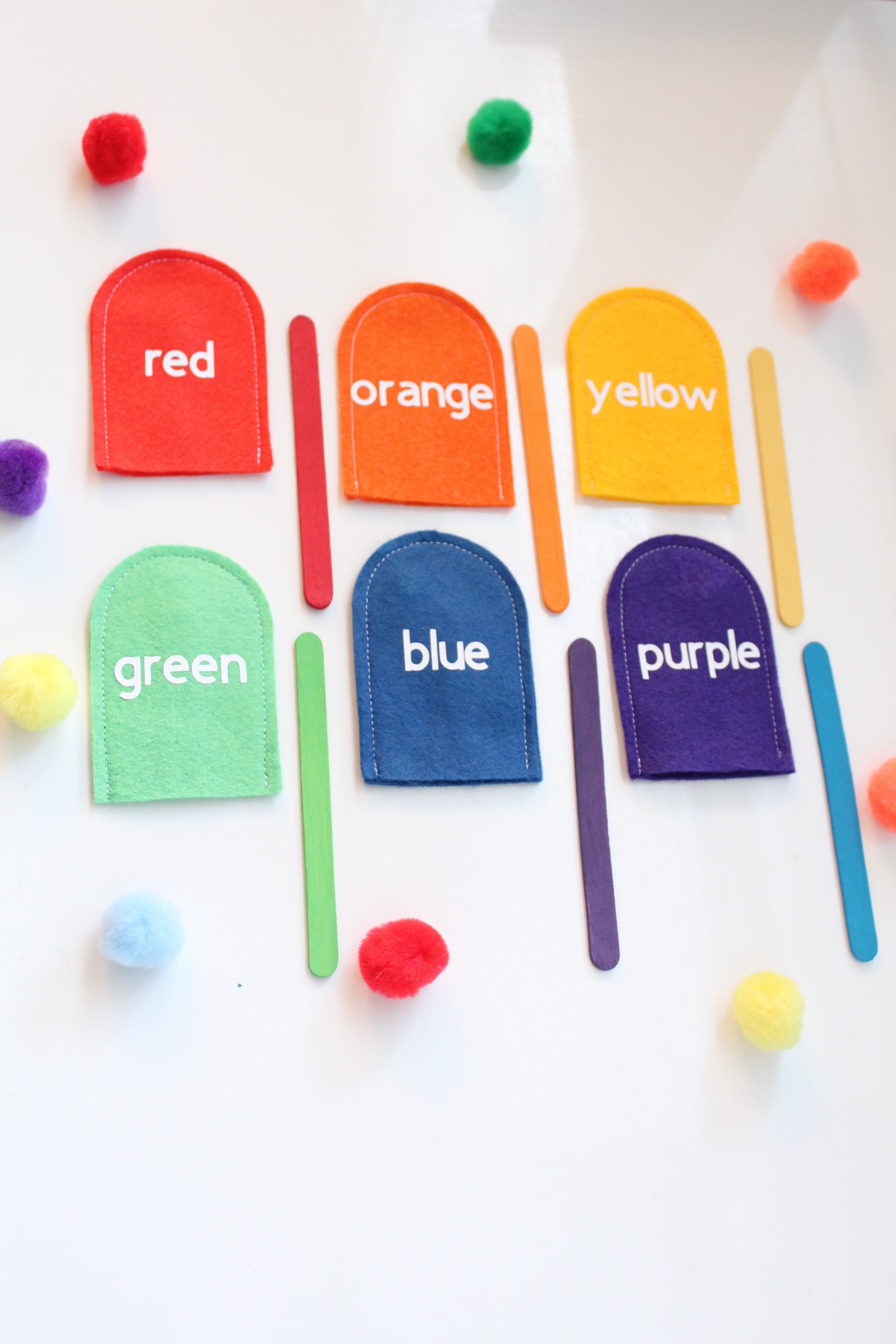 Your little one will have SO much fun learning their colors with this DIY felt popsicle color matching activity!
