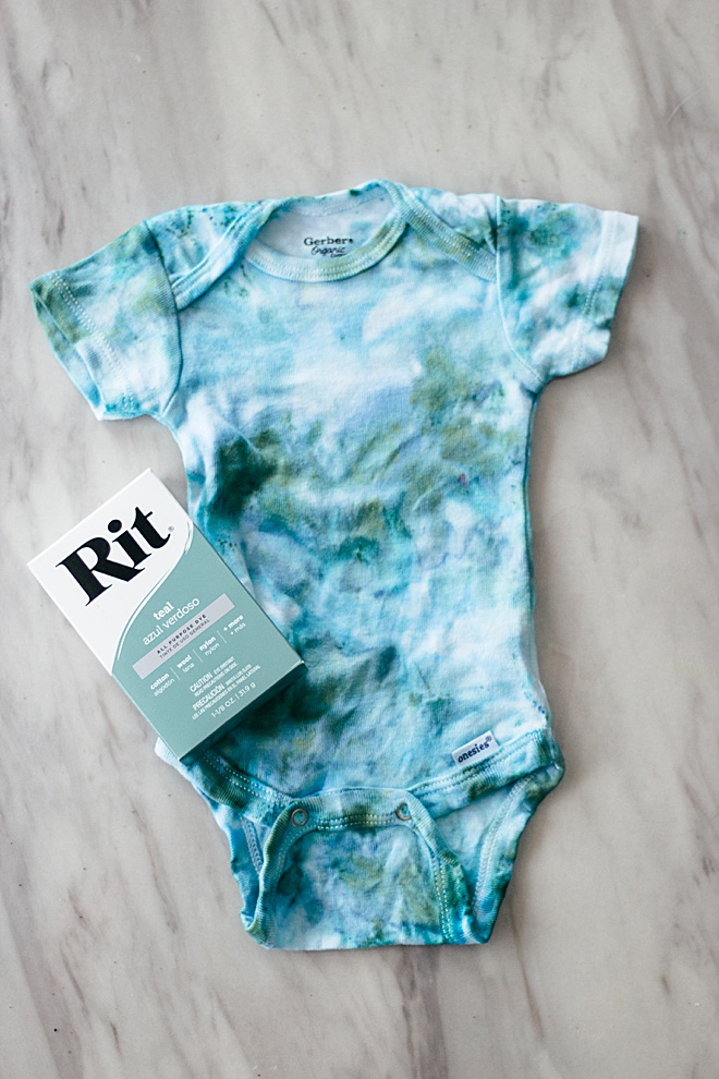 Boy or girl? Reveal your baby gender with this ice-dye DIY!