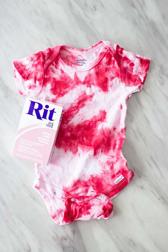 We are still riding the RIT ice-dye trend with this awesome DIY baby gender reveal.