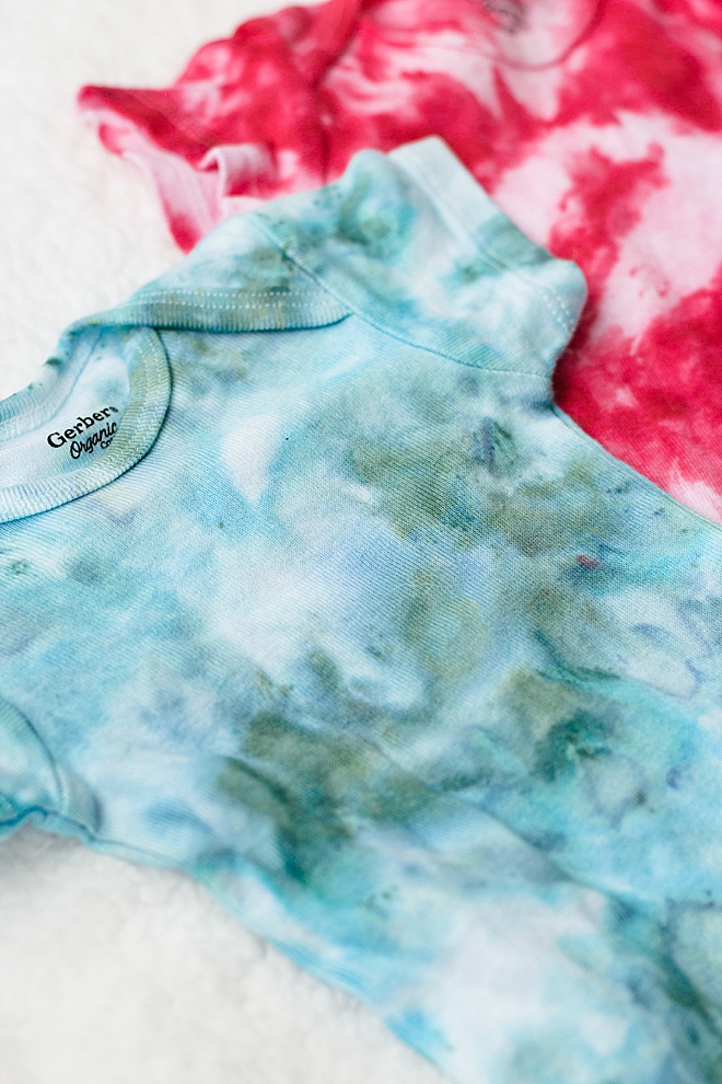 Boy or girl? Reveal your baby gender with this ice-dye DIY!