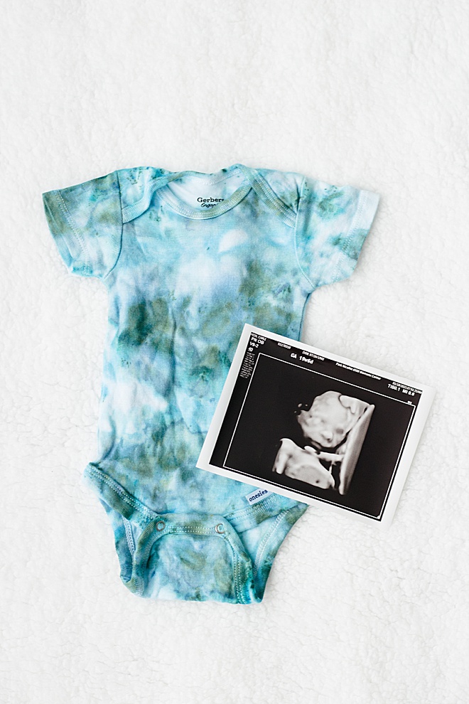 We are still riding the RIT ice-dye trend with this awesome DIY baby gender reveal.