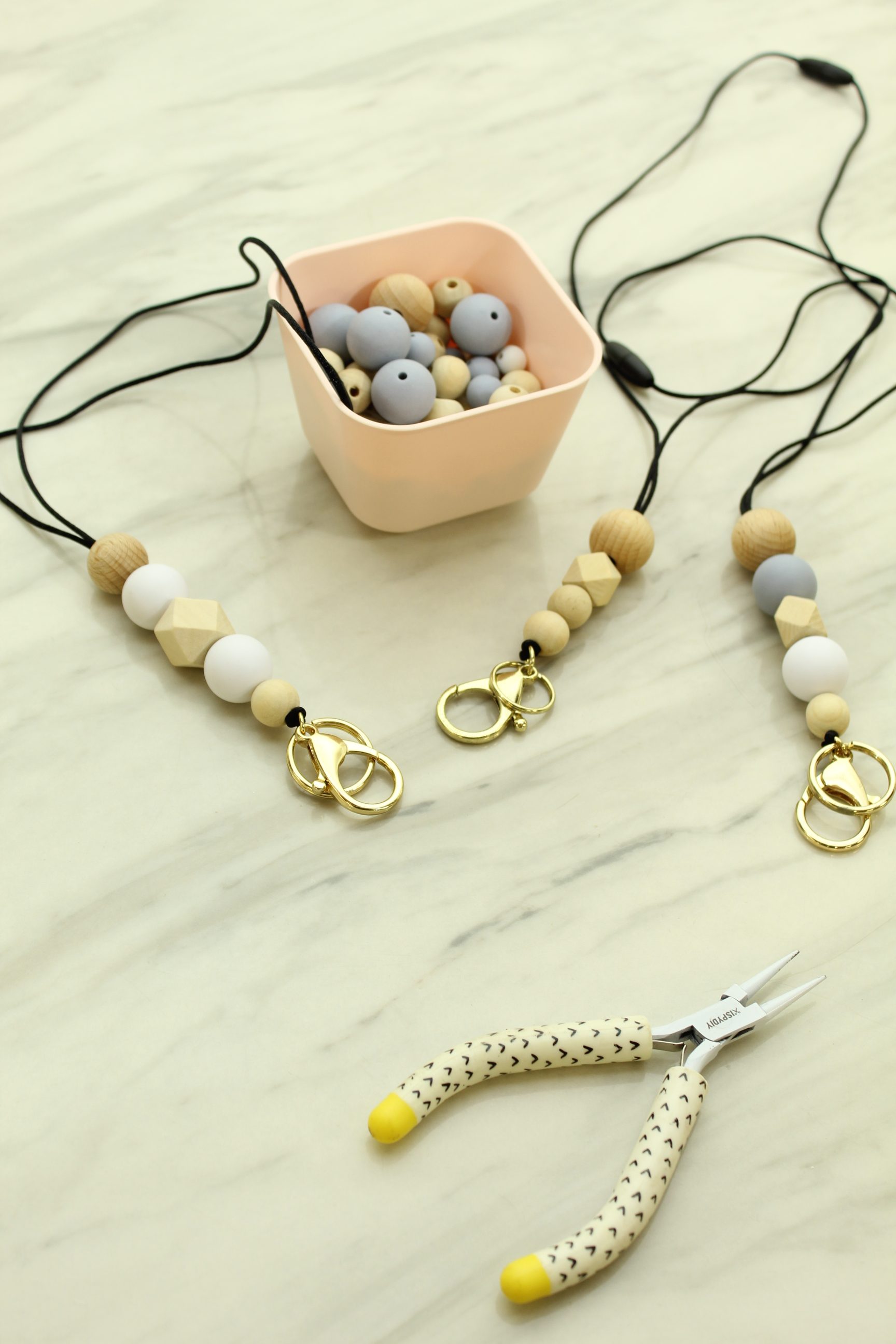 You don't want to miss this super cute and super EASY DIY Beaded Teacher Lanyard!