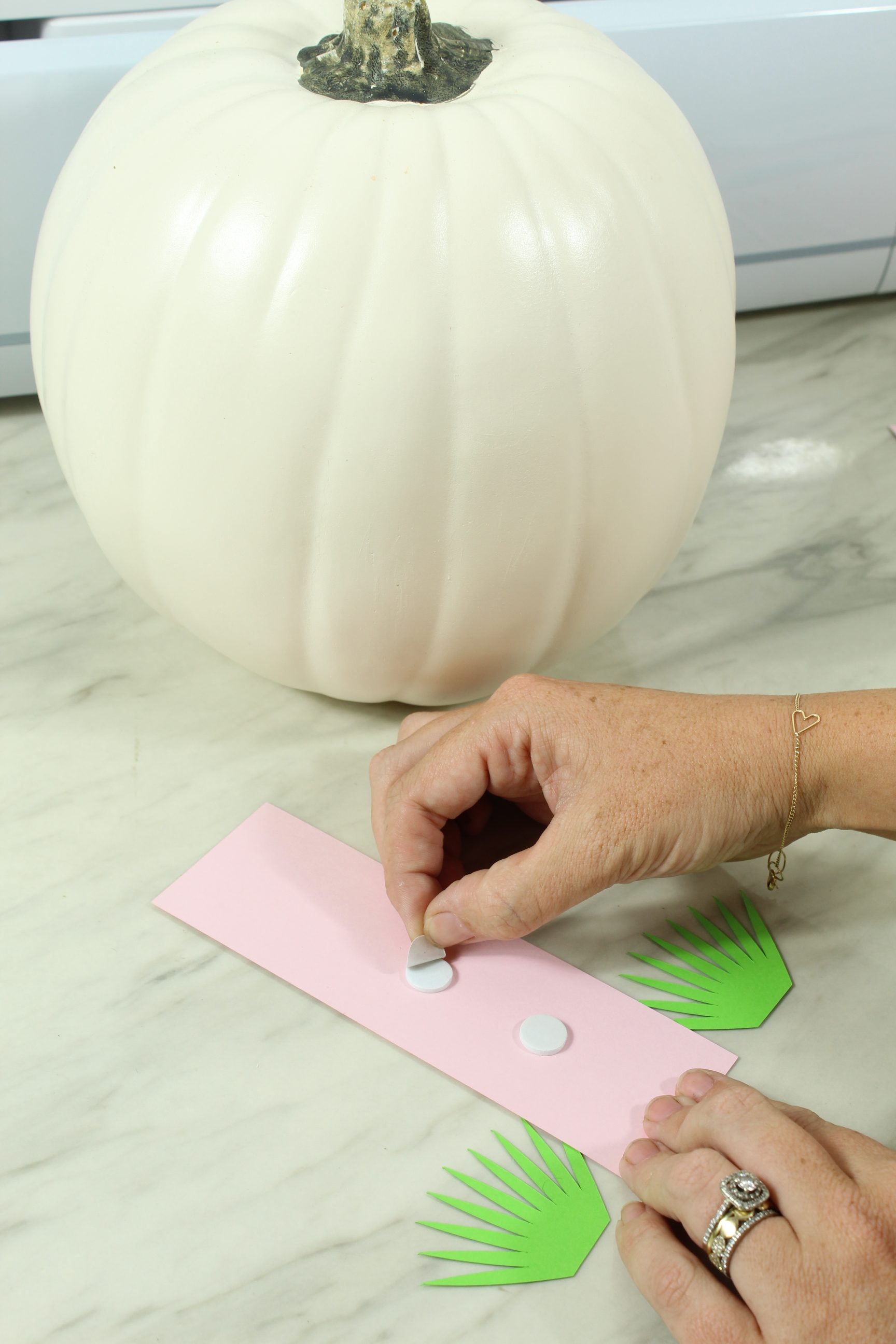 You don't want to miss this perfectly Palm Springs Pumpkin DIY!