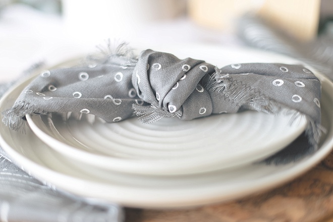 Knotted napkin style for wedding