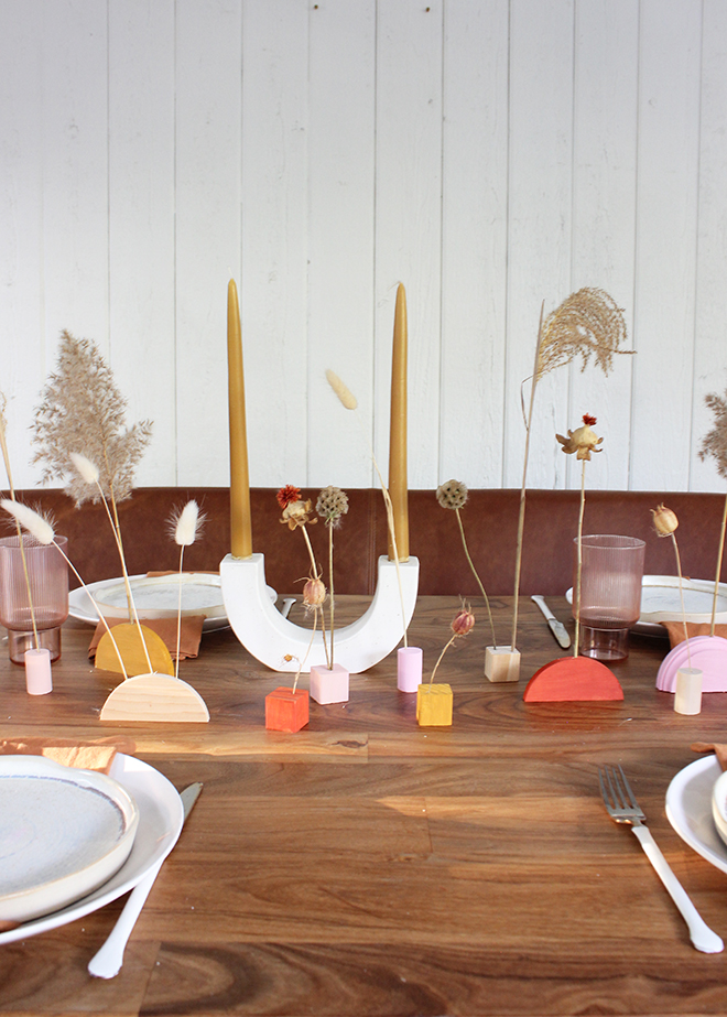Check out this idea for a simple DIY Friendsgiving centerpiece!