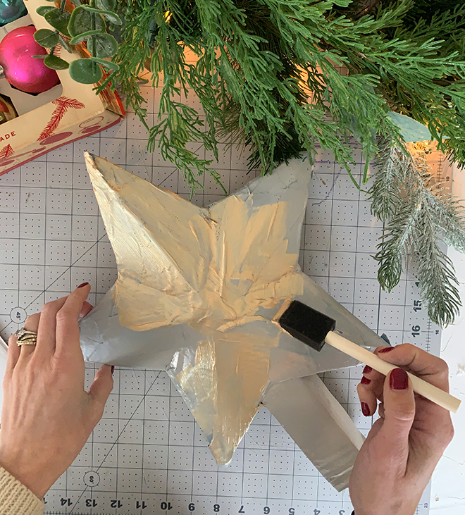 You have to check out this DIY tree topper. You may even have the supplies on hand! 