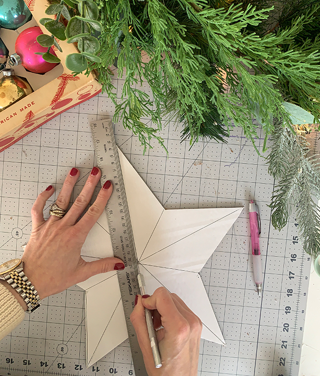 Click to see this DIY Christmas tree topper two ways! 