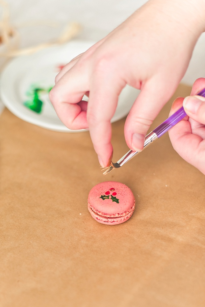 Paint Splatter DIY on Macarons