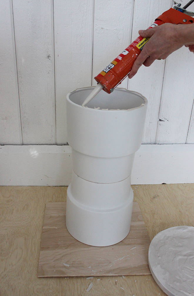 Hop over to see the tutorial for this DIY plaster side table! 