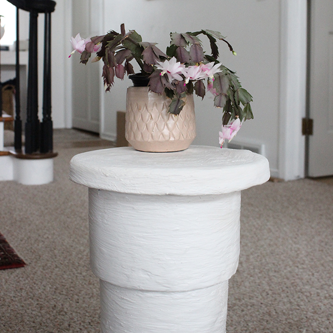 You have to see this DIY plaster side table!