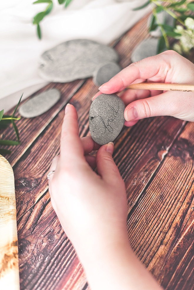 Writing on rocks DIY